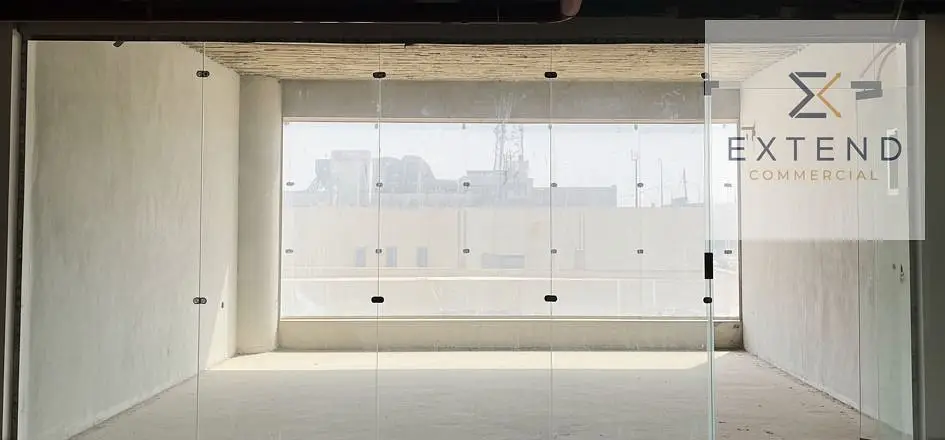 محل للإيجار بمول تجاري بقلب 6 أكتوبر