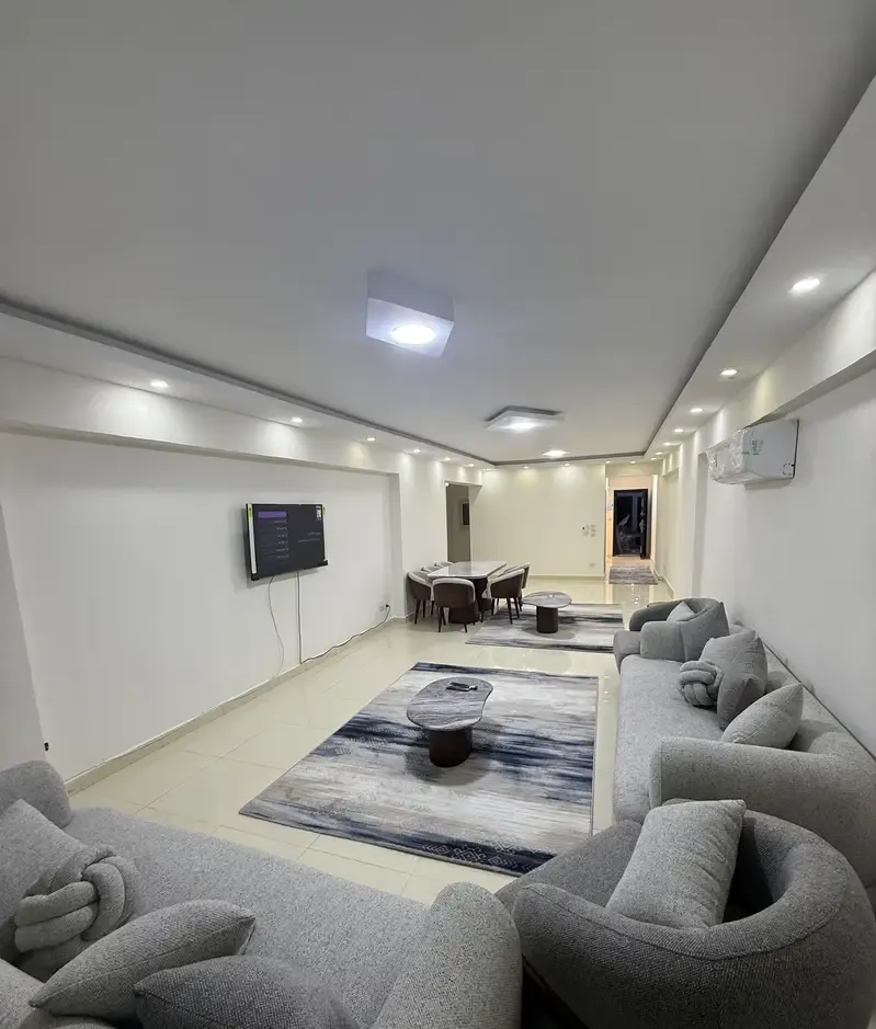 Luxurious furnished apartment, 3 rooms and reception, on Faisal Street