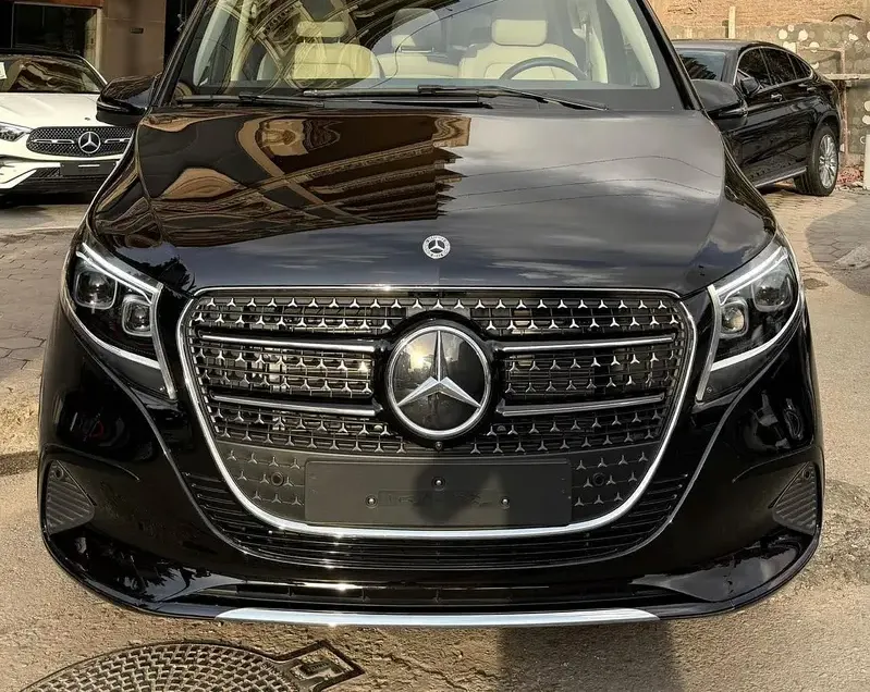مرسيدس فيانو V300 2026 للإيجار مع سائق