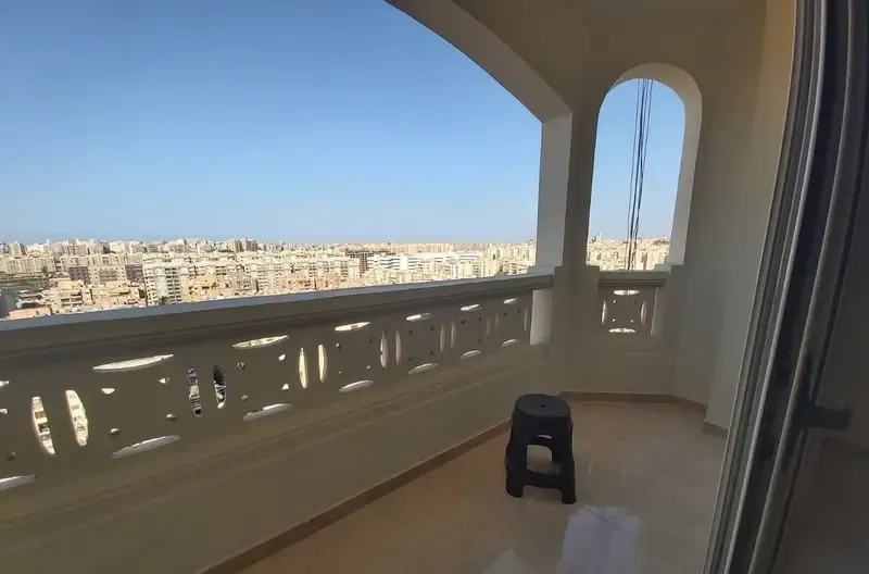 شقة للإيجار بسموحة ٢٠٠م مربع خير زمان مطلات مفتوحة