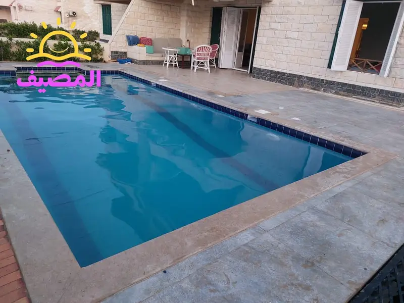Luxurious 3-bedroom chalet with a wonderful sea view and private pool in Green Beach