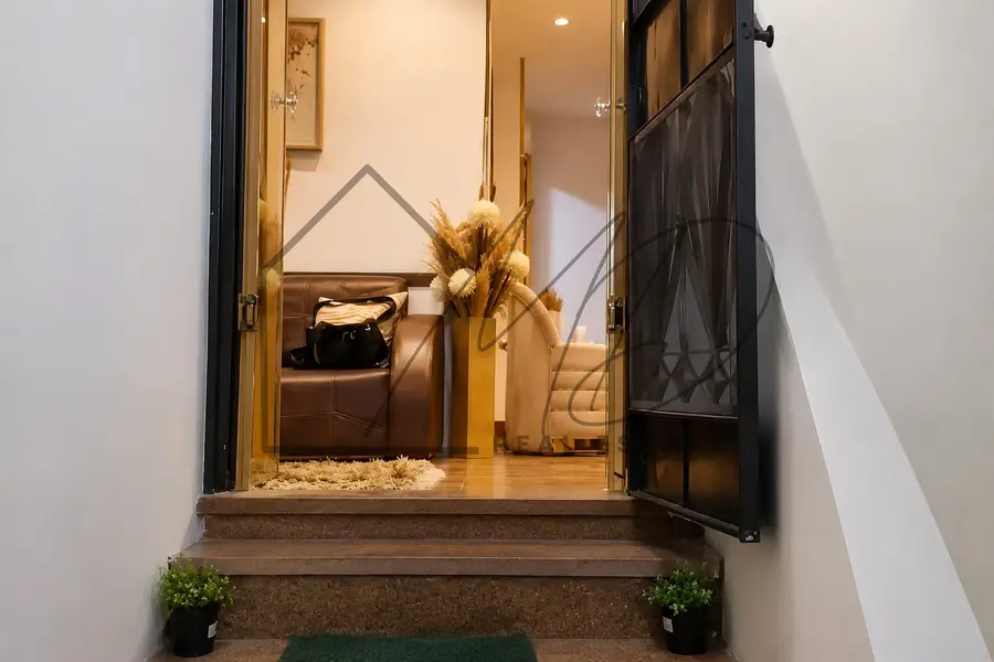 Licensed administrative headquarters for rent in Gianaclis, 125 sqm