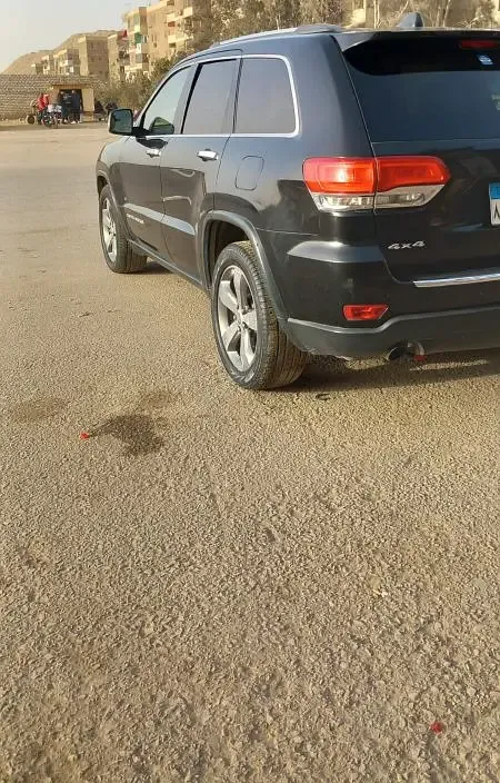 جيب شيروكى للايجار