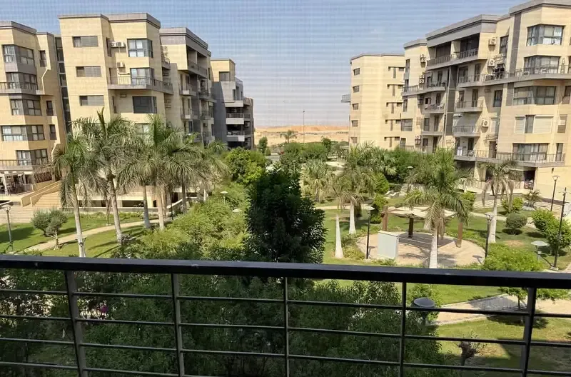 شقة مفروشة للإيجار بمدينتي B8 دور ثاني فيو جاردن