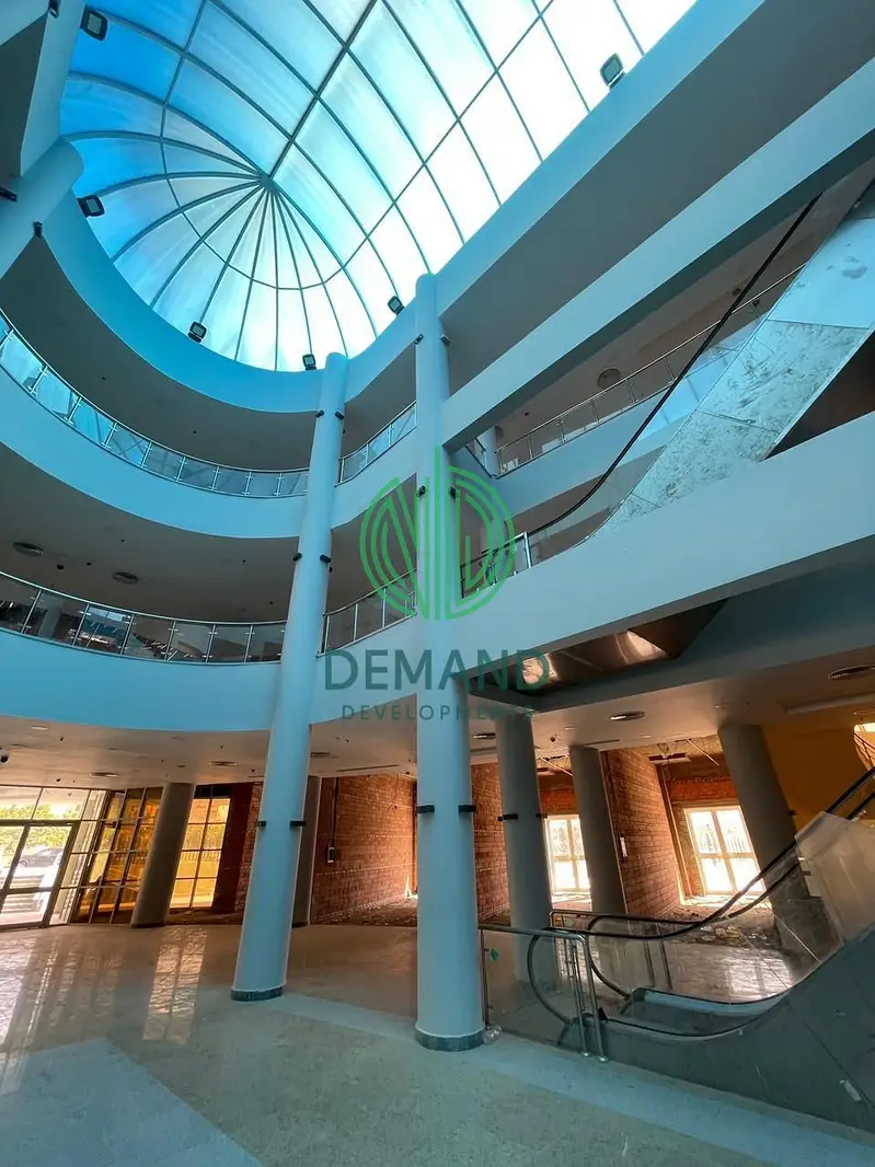 Commercial store 750 sqm for rent in Sheikh Zayed