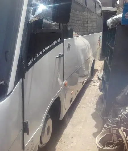 Air-conditioned tour buses for daily rent