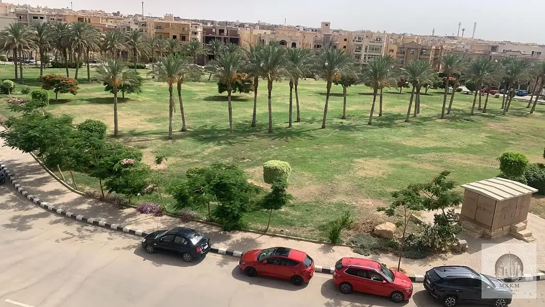 شقة للإيجار بالبنفسج 2 فيلات دور ثالث بفيو مفتوح وروف 600م