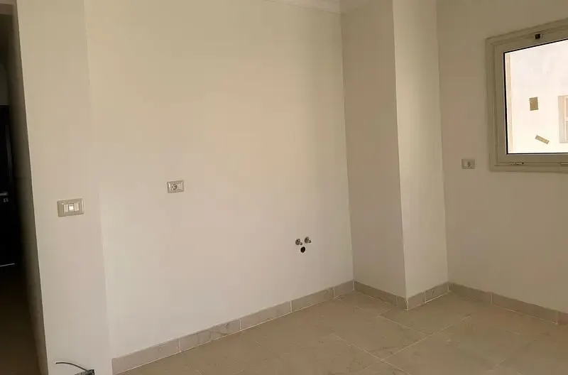 Ground floor apartment with garden for rent in Village West Compound