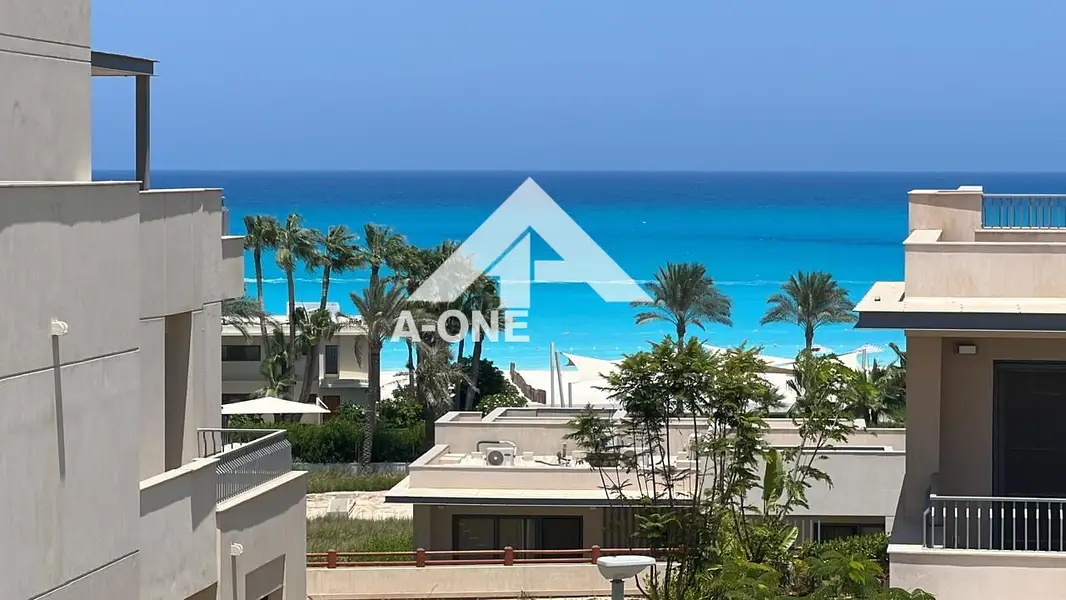 فيلا مستقلة للإيجار في مراسي صف أول على البحر