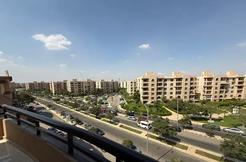 شقة للايجار بالرحاب المرحلة الرابعة فيو شارع