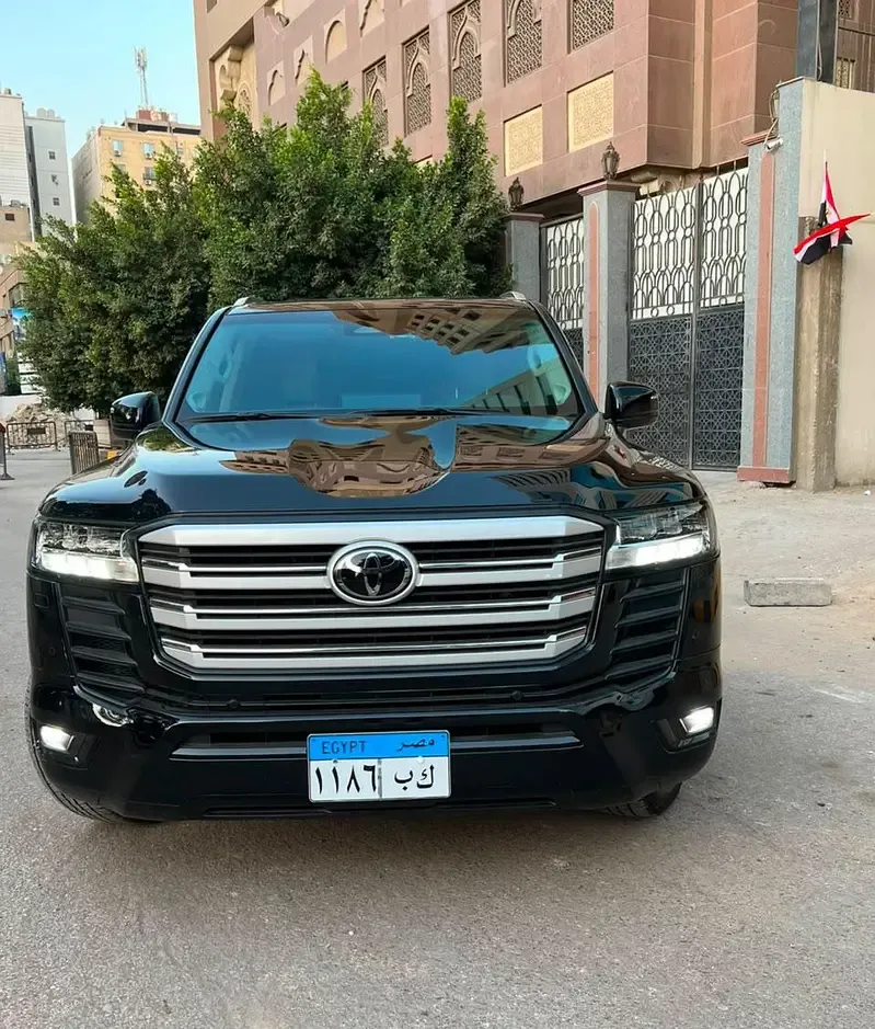 تويوتا لاند كروزر GXR موديل 2026 للإيجار