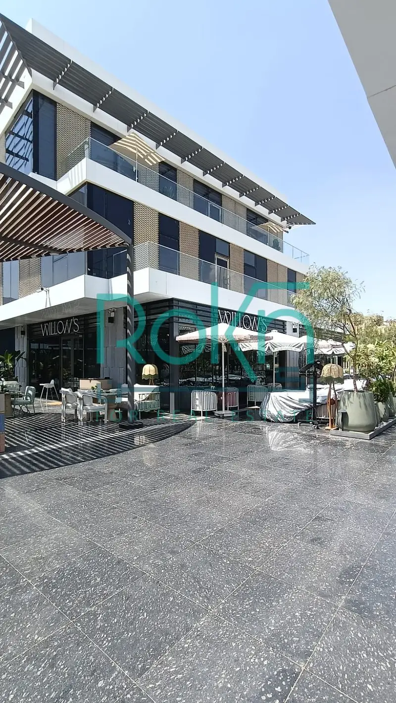 Shop for rent in Golf Central
