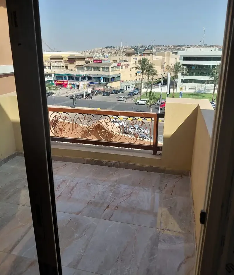 شقة للايجار بكمبوند جرين ٣ بالشيخ زايد