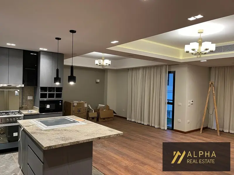 Distinctive apartment for rent in Sky Condos, high-end finishing