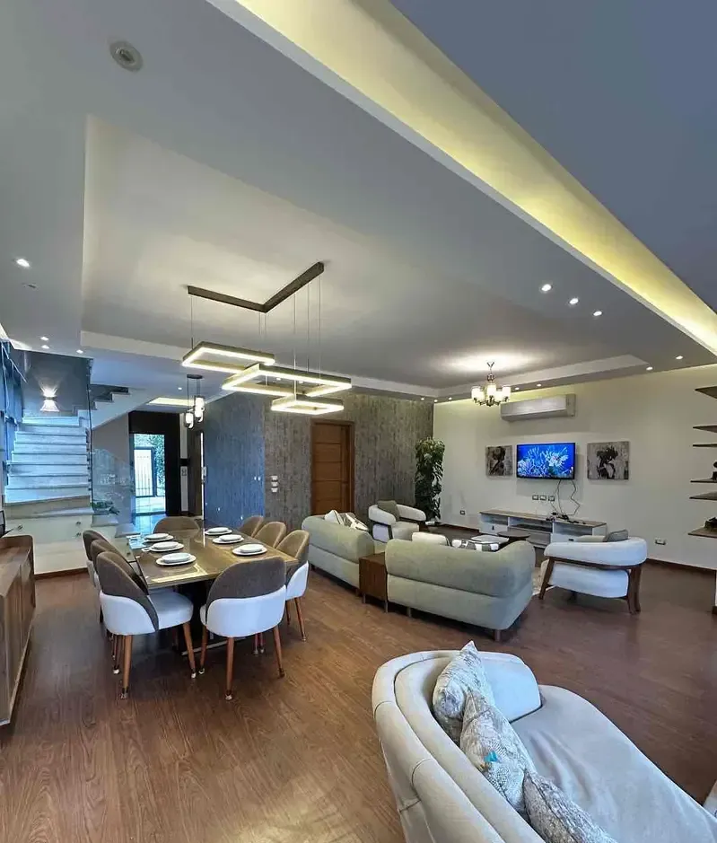 Furnished daily rental villa in Sheikh Zayed - Beverly Hills Compound