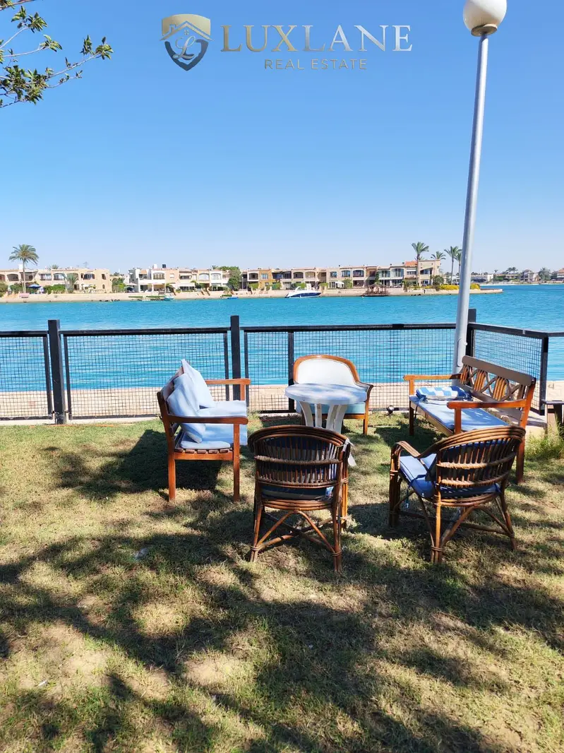 Villa 6 AC rooms, first row on the rocky lake in Marina 5