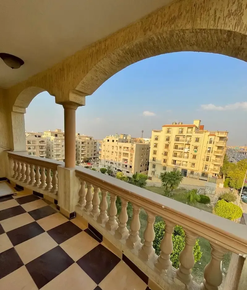 Administrative apartment 250sqm for rent in 5th Settlement on Gamal Abdel Nasser axis