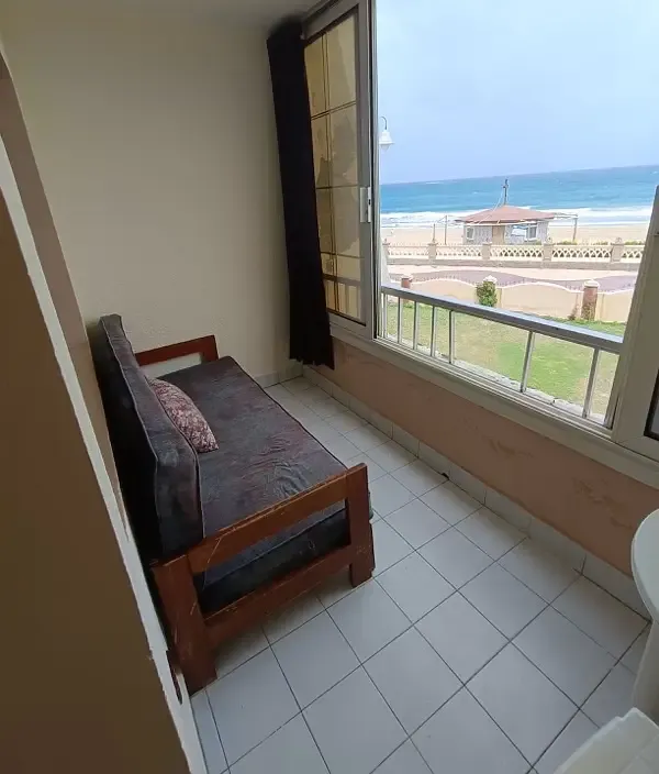 شاليه أول صف بحر للإيجار بالمعمورة الشاطئ