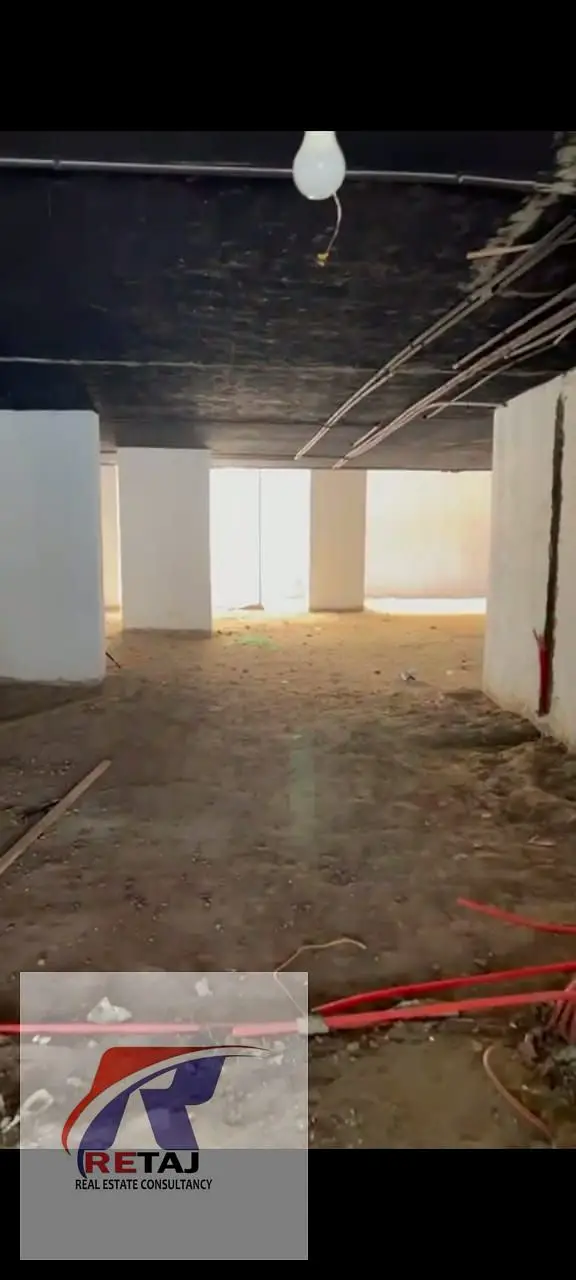Commercial showroom for rent, 450 sqm on Ahmed El Zomor main street