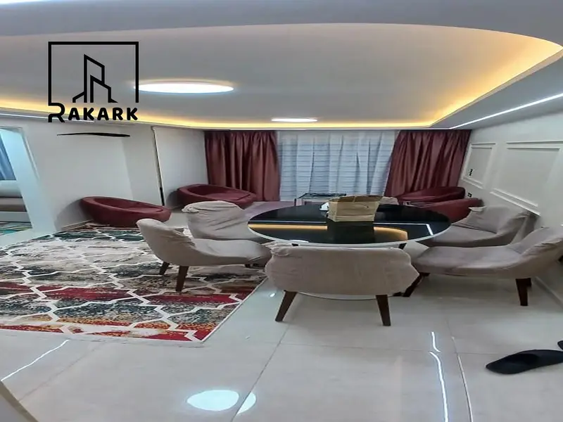 شقة للإيجار بكمبوند ريتش هاوس بالنزهة الجديدة