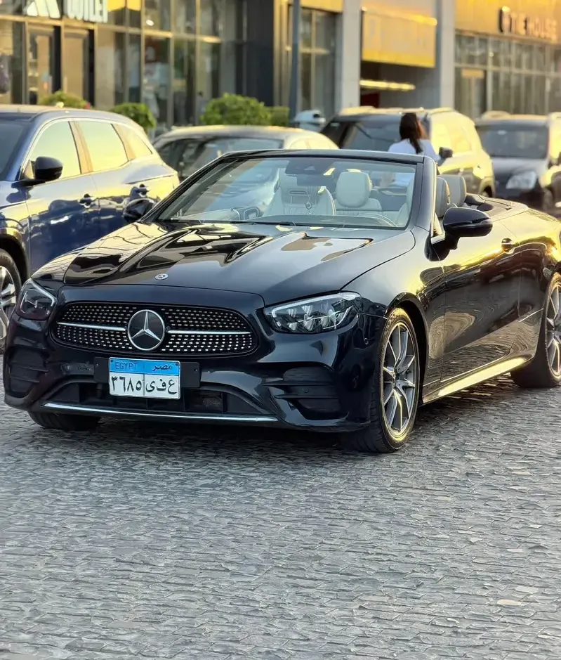 مرسيدس E200 كابورليه 2023 للايجار