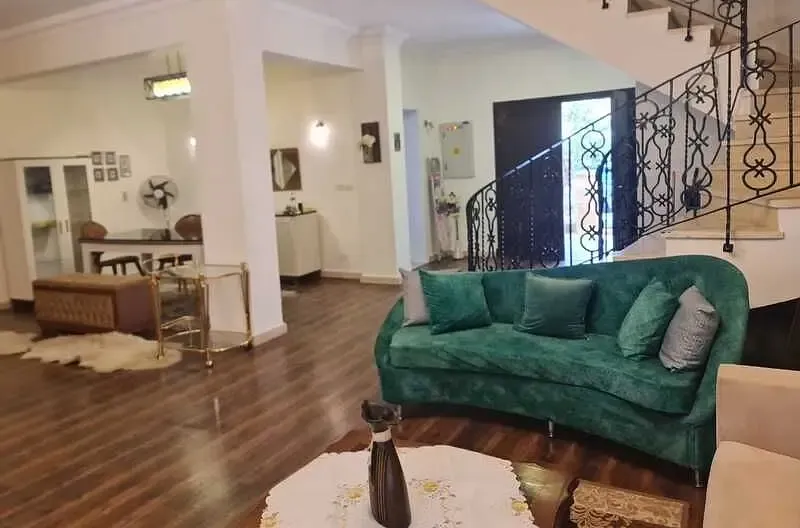 Twin house villa for rent in Rehab, hotel furnishings