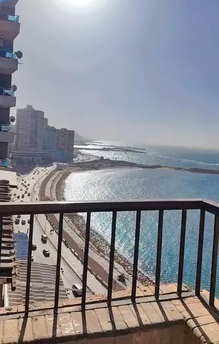 شقة للايجار بالاسكندرية - ميامي - غرفتين نوم فيو بحر مباشر