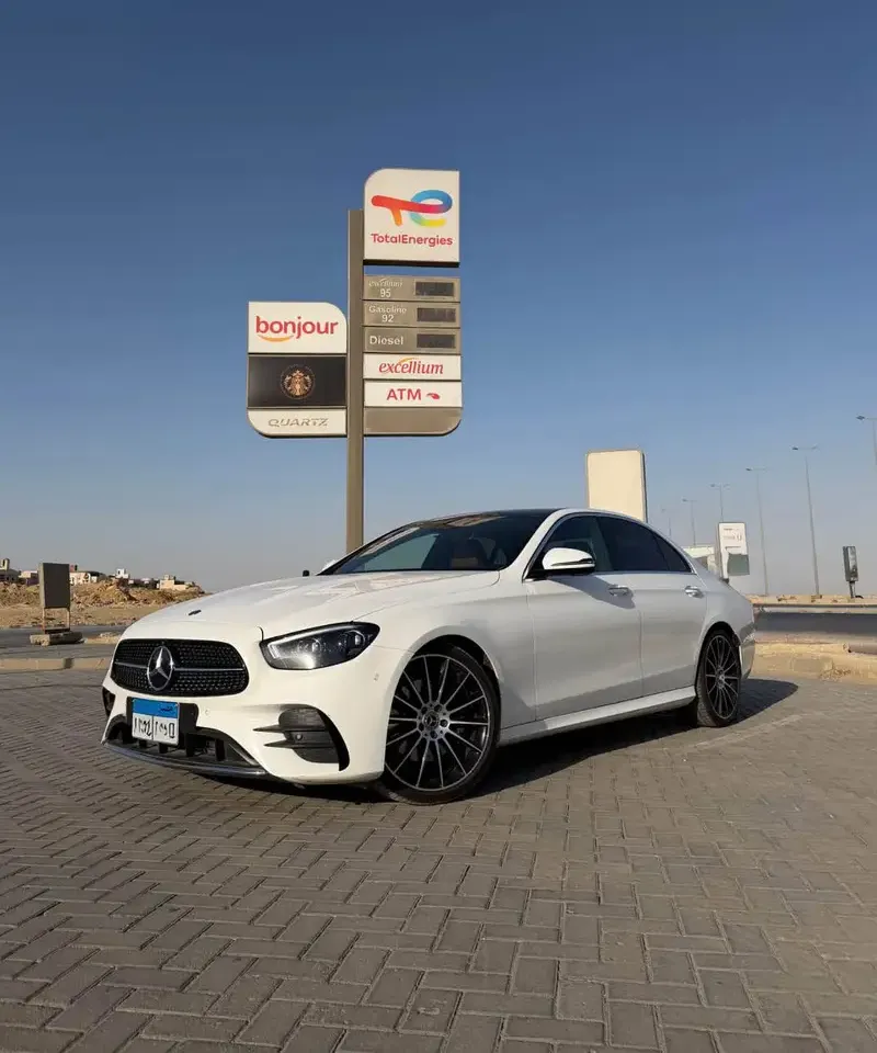 مرسيدس E200 2022 للإيجار