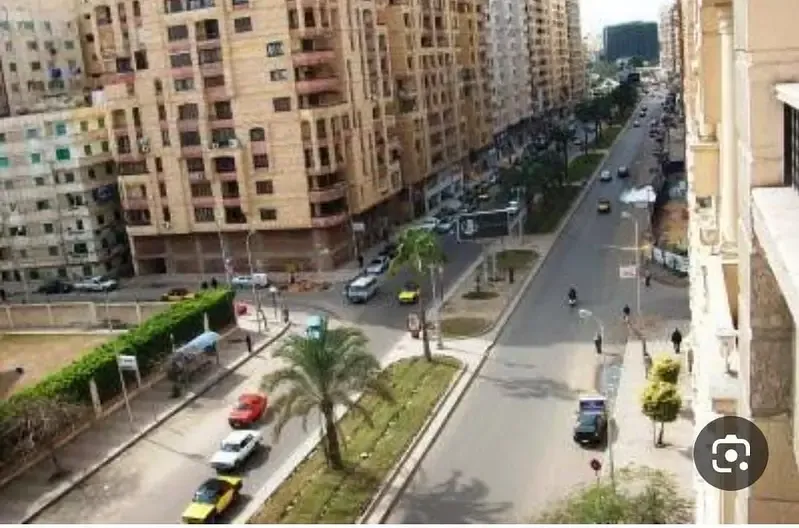 شقة 200م للايجار بسموحة، شارع فوزي معاذ
