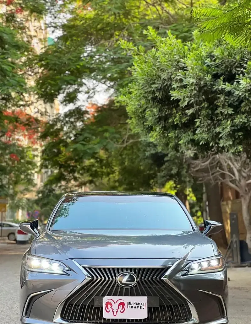 لكزس سيدان موديل 2020 للإيجار بسائق أو بدون