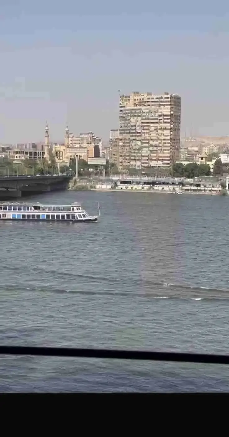 شقة للإيجار فيو النيل مباشر بجوار الفور سيزون