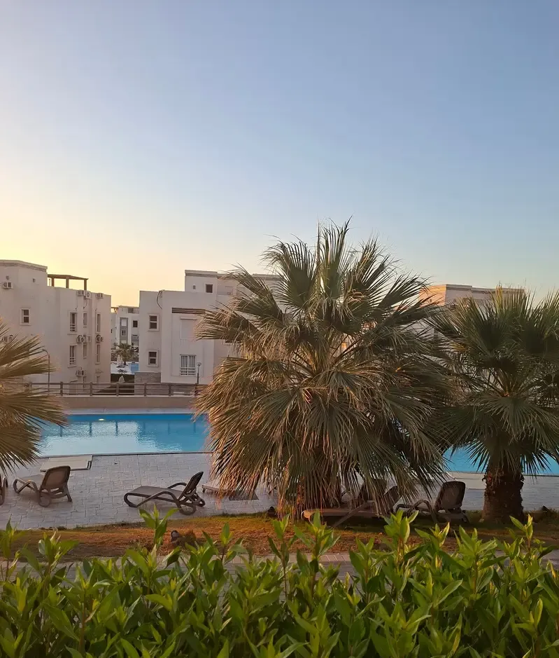 شاليه دوبلكس ارضي بجاردن للايجار في امواج سيدي عبد الرحمن