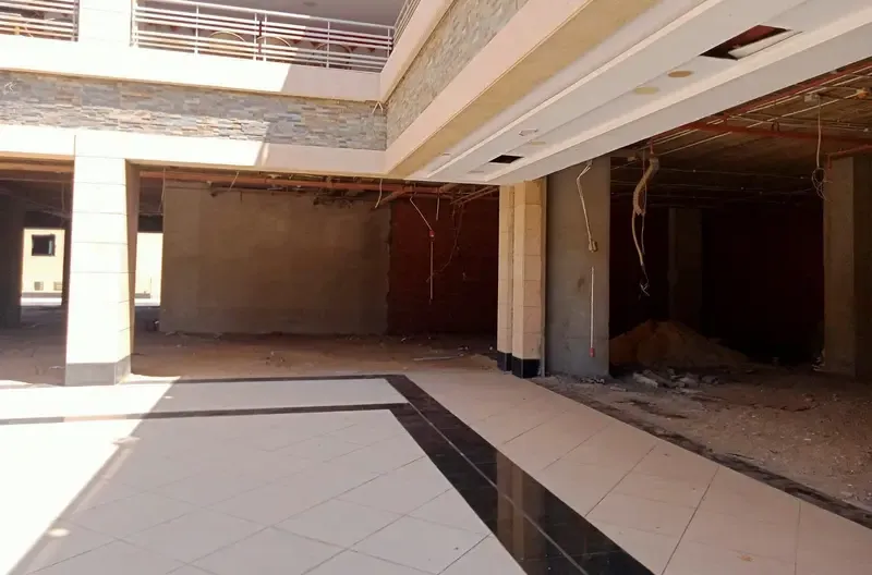 مطعم وكافيه للايجار بالتسعين الشمالي بمول راقي