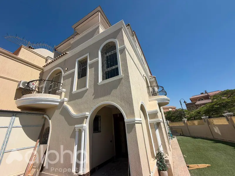 Standalone Villa 500sqm for rent in West Gate Compound, Sheikh Zayed