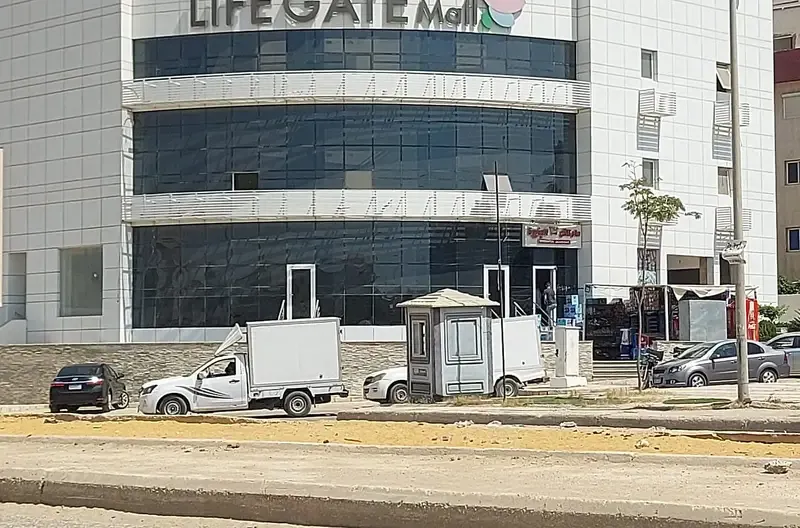 محل 14م متشطب ومكيف بمول لايف جيت التجمع الخامس