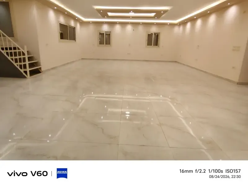 Roof apartment for rent in West Somid