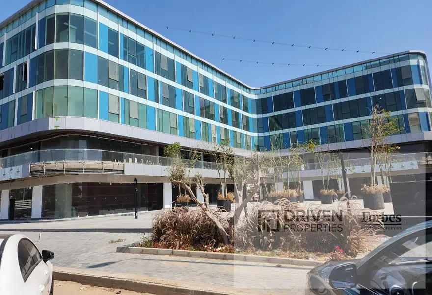 عيادة متشطبة للإيجار في سنترو زايد مول بالشيخ زايد