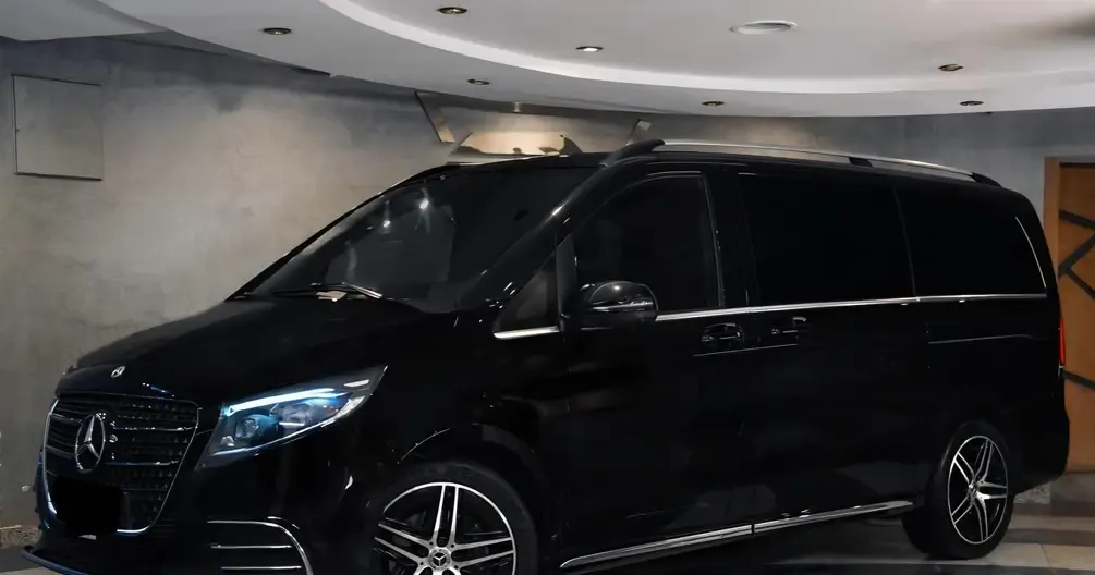 سيارة فان مرسيدس V300 للايجار بالسائق