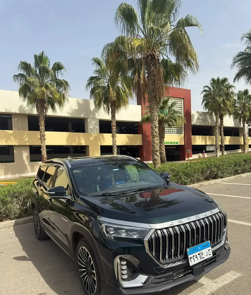 جيتور X90 بلس 2026 للايجار 7 مقاعد شامل السائق والبنزين