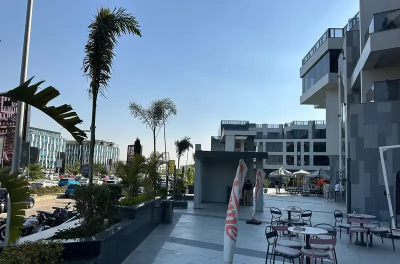 محل تجاري للإيجار في Central Avenue – الشيخ زايد
