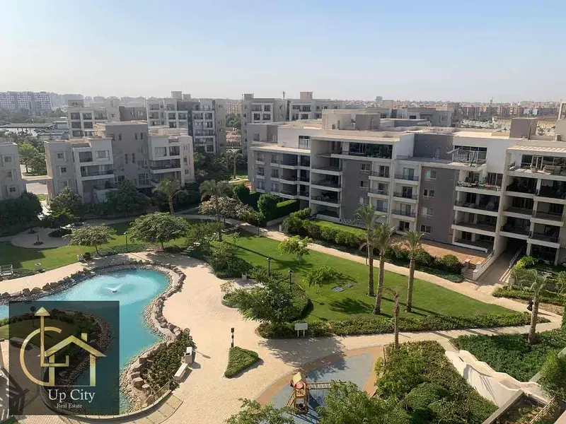 Distinct penthouse with appliances, first occupancy, direct lake view, north-facing.