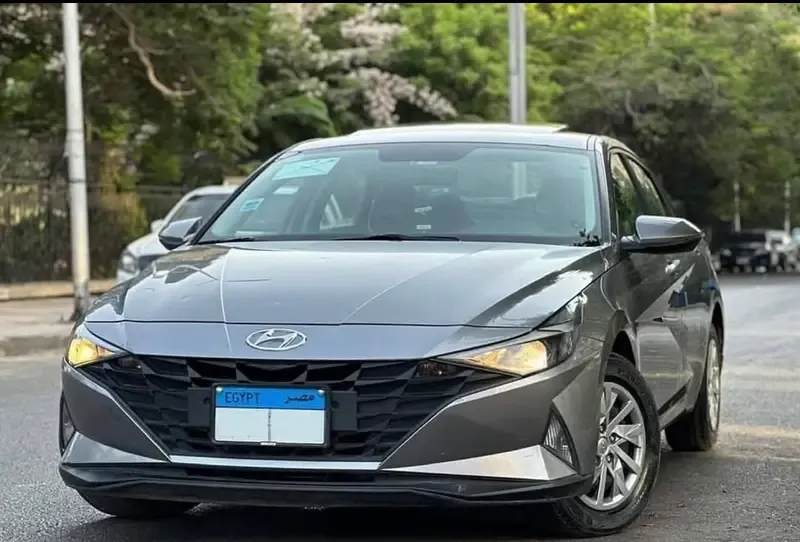هيونداي النترا CN7 2024 للإيجار بسائق وبنزين