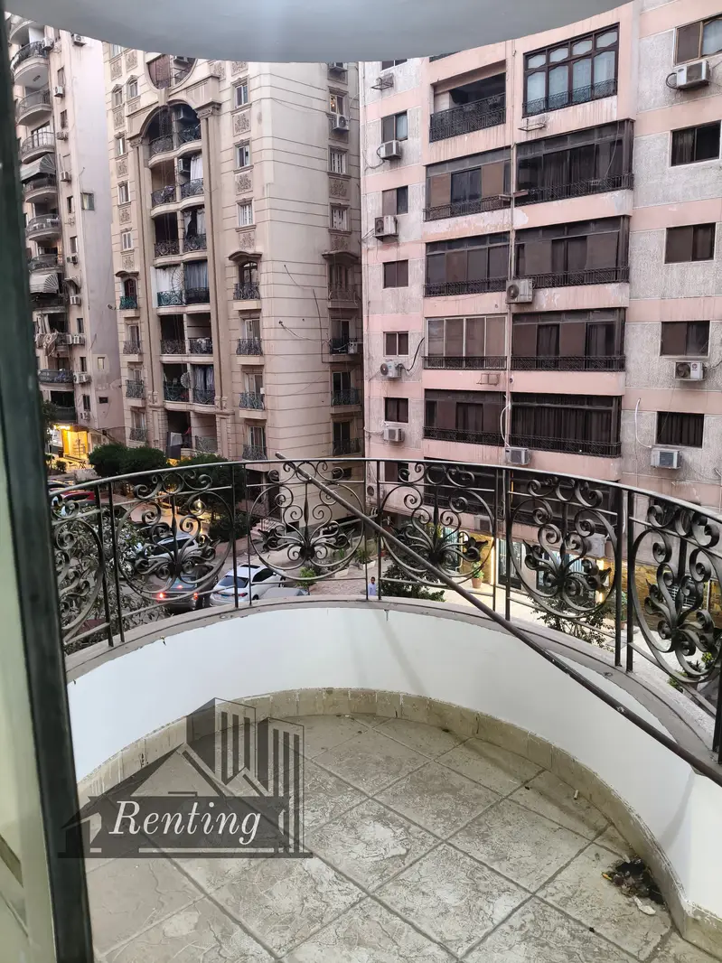شقة سكنية بحي السفارات ببرج فخم تشطيب حديث