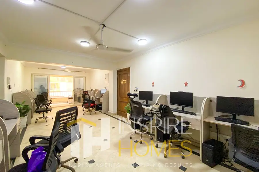 Administrative office for rent, 156 sqm, Laurent, directly on the sea