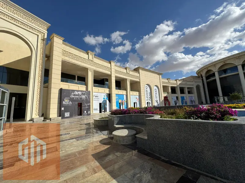 محل تجاري للإيجار 220م في الجولدن سكوير - القاهرة الجديدة