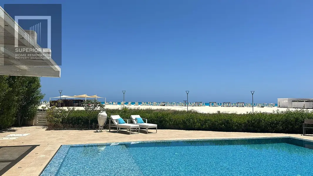 Villa for rent in Marassi, first row sea