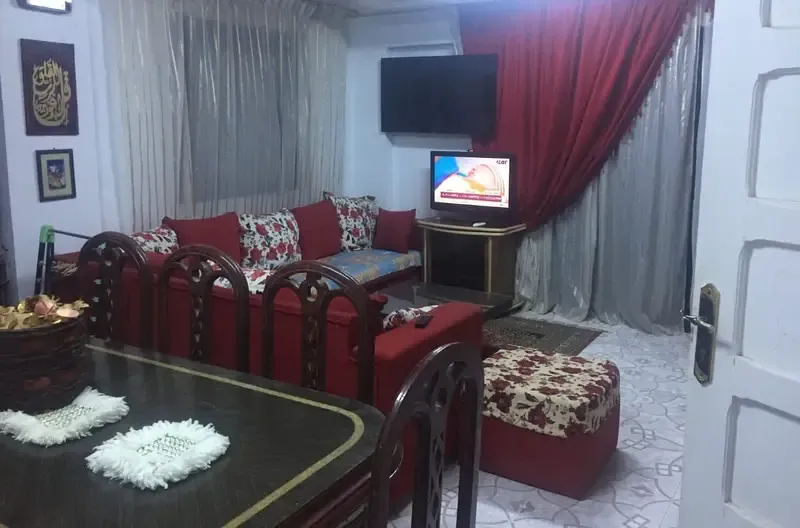 روف مفروش للايجار السنوي بالعجمي الكيلو 21 بشاطئ النخيل