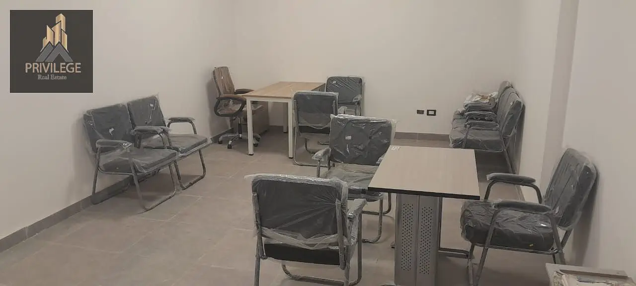 شقة إداري للايجار في كمباوند نيكست بوينت المقطم