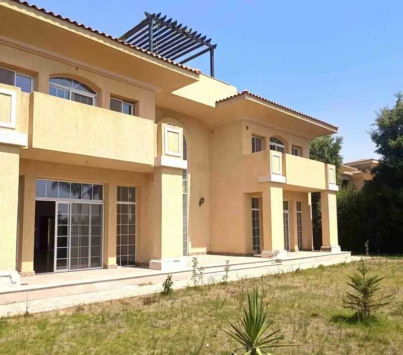 Palace for rent in Madinaty, 1039 sqm, directly on the golf course