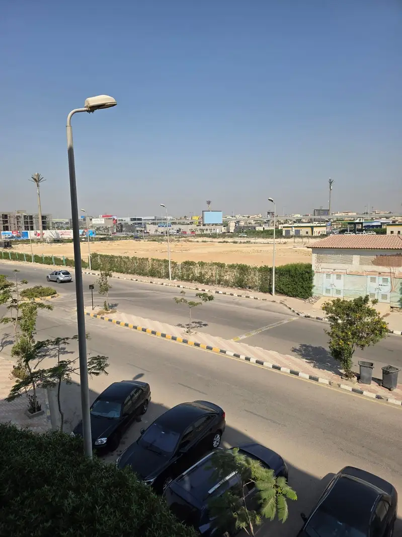 شقة للإيجار بكمبوند الخمايل بالشيخ زايد تشطيب سوبر لوكس